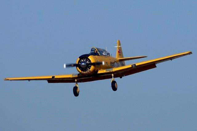 North American T-6 Texan (N77398)