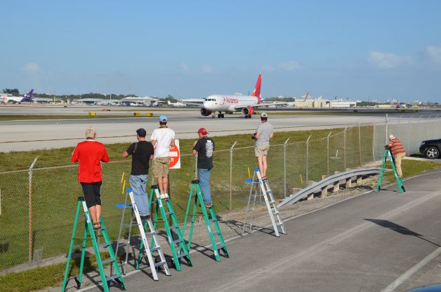 Airbus A320 (N632AV) - Plane spotters invade the aircraft viewing area at KFLL on Super Bowl Sunday 2014.