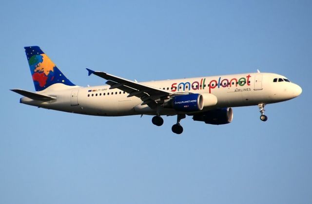 Airbus A320 (LY-SPF)