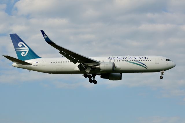 BOEING 767-300 (ZK-NCJ) - 2012/7/9