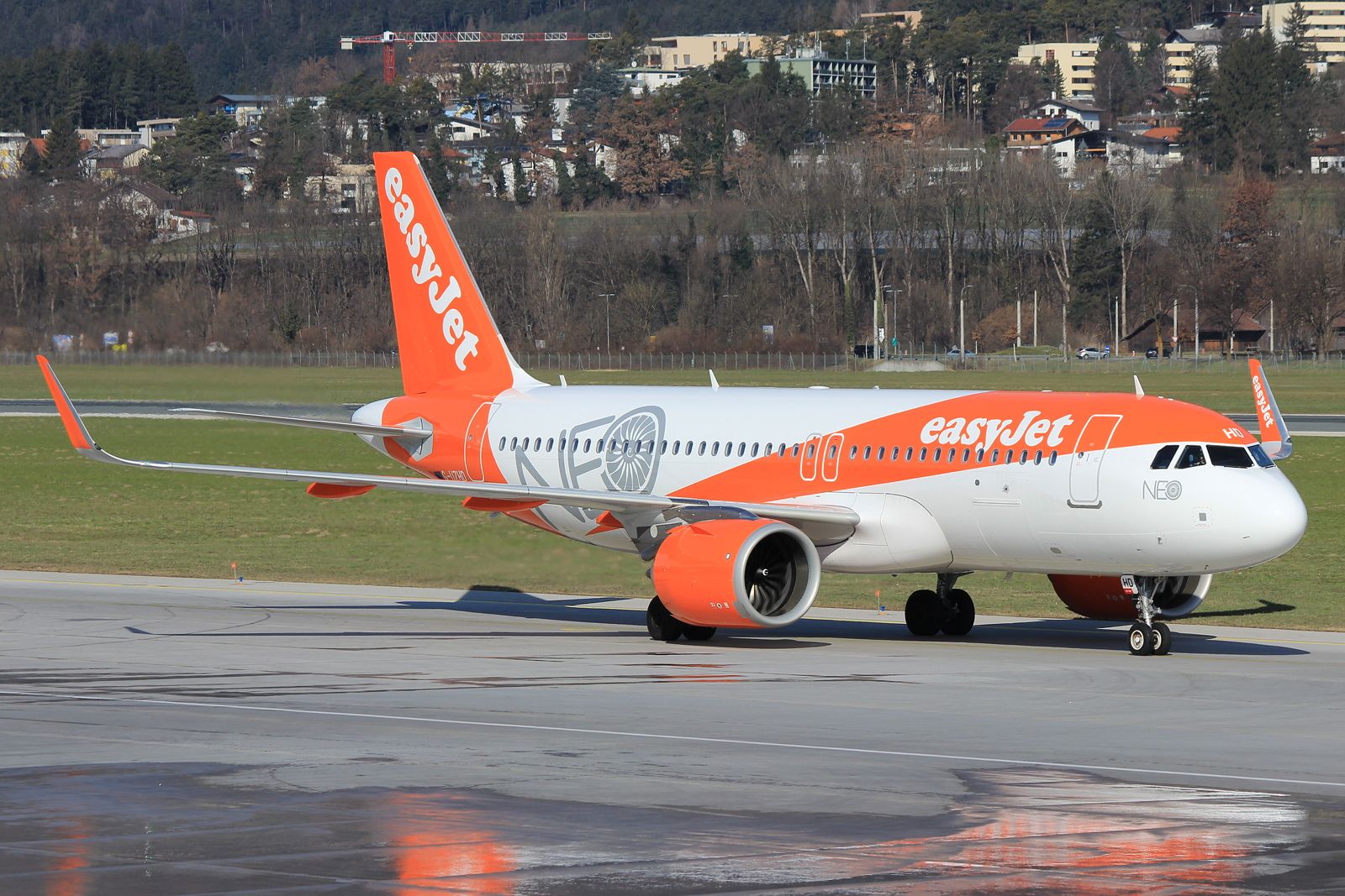 Airbus A320neo (G-UZHD)