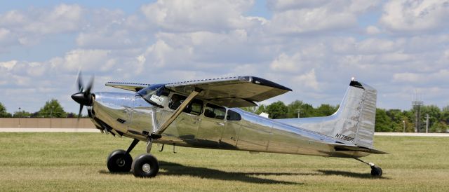 Cessna Skywagon (N1796R) - On flightline, and I love the chrome!