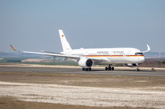 Airbus A350-900 (N1003)