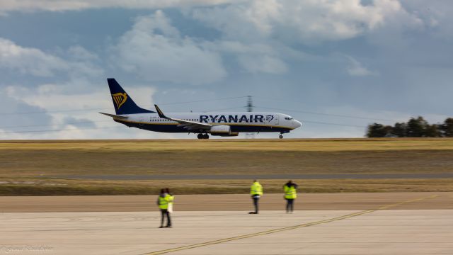 Boeing 737-700 (EI-EMJ)