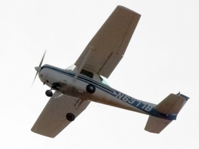Cessna 152 (N6377B) - Take off runway 08.