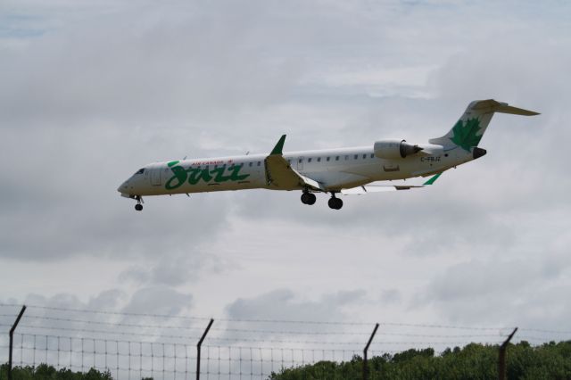 Canadair Regional Jet CRJ-200 (C-FBJZ)