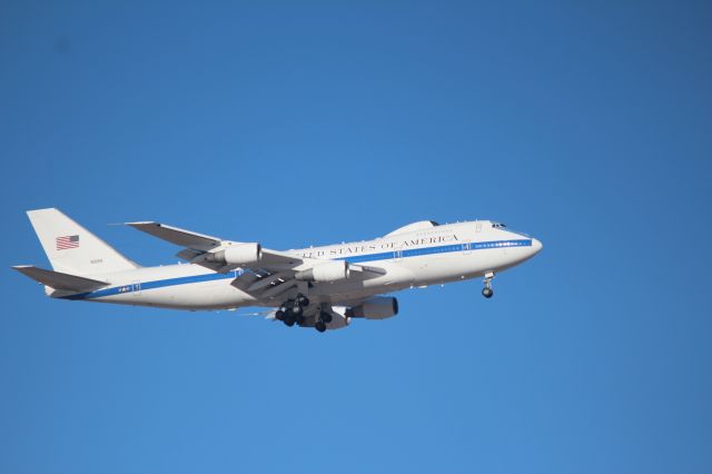 75-0125 — - 010714 on short final at Offutt AFB