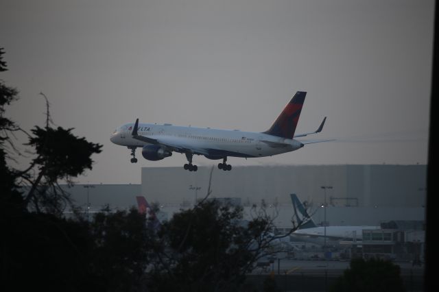 Boeing 757-200 (N548US)