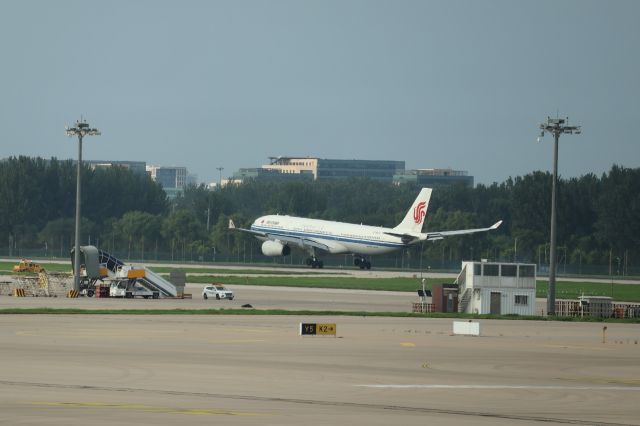 Airbus A330-300 (B-6102)
