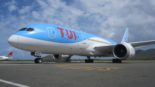 Boeing 787-8 (G-TUIH)