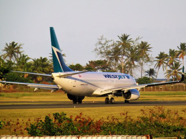 Boeing 737-800 (C-FZRM)