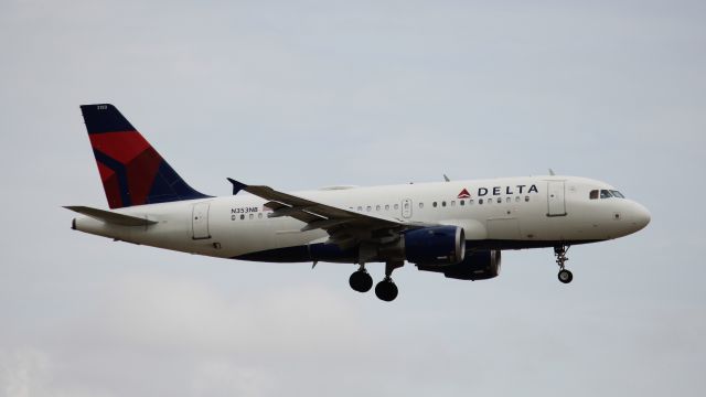 Airbus A319 (N353NB)