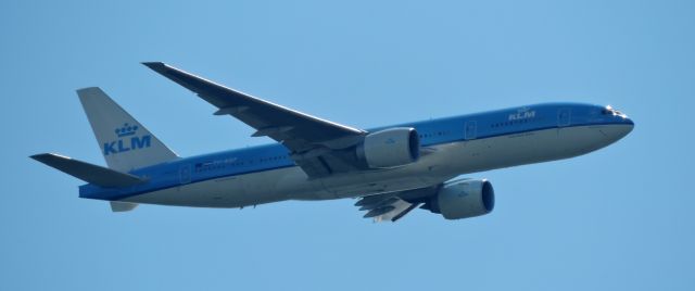 Boeing 777-200 (PH-BQP) - Minutes before landing, summer 2019.