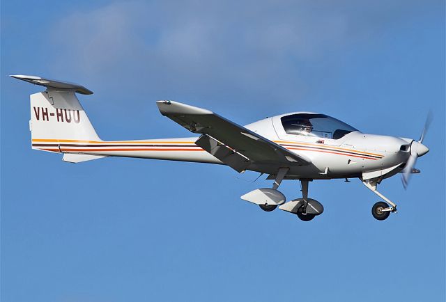 Diamond DV-20 Katana (VH-HUU) - DIAMOND DA-20 KATANA - REG VH-HUU (CN C0093) - PARAFIELD AIRPORT ADELAIDE SA. AUSTRALIA - YPPF (1/6/2016) CANON 550D AND 300MM FIXED CANON LENS.