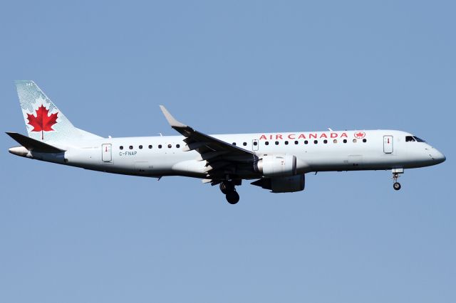 Embraer ERJ-190 (C-FNAP)
