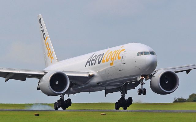Boeing 777-200 (D-AALE) - aerologic b777f d-aale landing at shannon 17/8/15.