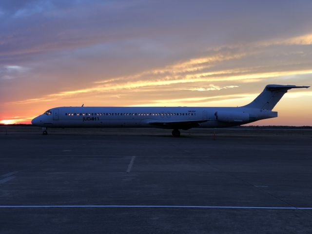 McDonnell Douglas MD-83 (N83GF)