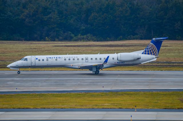 Embraer ERJ-145 (N21197)