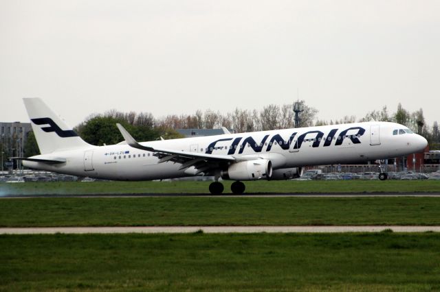 Airbus A321 (OH-LZU) - Touching down on rwy 09L on 12-Apr-19 operating flight FIN1335 from EFHK.