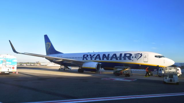 Boeing 737-800 (9H-QAW) - Ryanair Boeing 737-8AS(WL) 9H-QAW in Roma Fiumicino