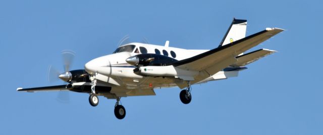 Beechcraft King Air 90 (N551CN) - Choctaw Nation King Air landing at KHOU