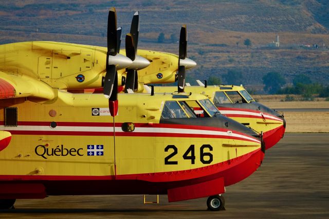 Canadair CL-415 SuperScooper (C-GQBI)