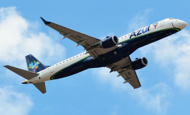 Embraer ERJ-190 (PR-AUO)