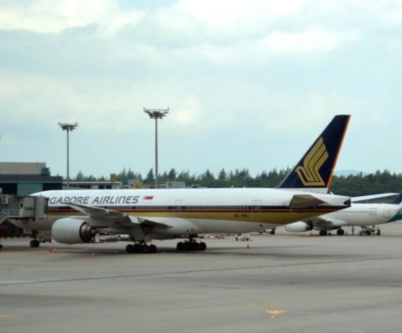 Boeing 777-200 (9V-SRJ) - This old girl was resting at Terminal 2 between flights.