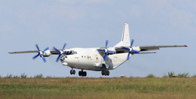 Antonov An-12 (UR-CKM)