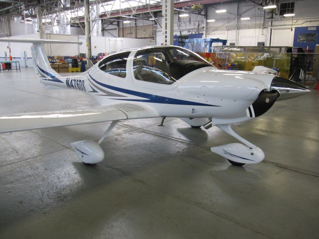 Diamond Star (N476DS) - Brand new at the Diamond Factory in London, Ontario