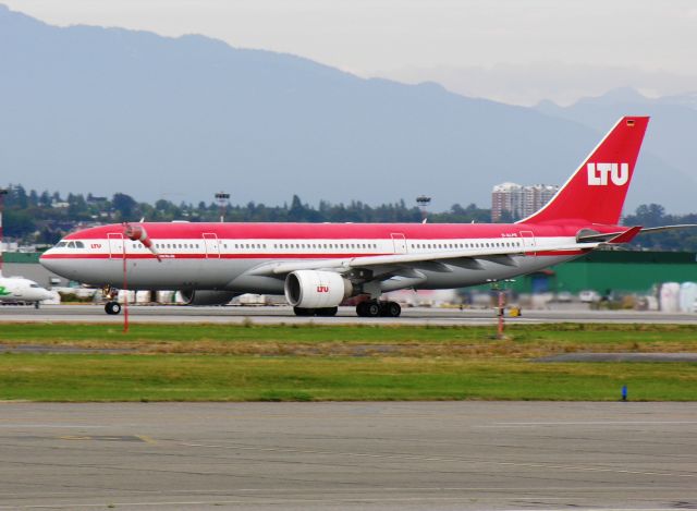 Airbus A330-200 (D-ALPE)