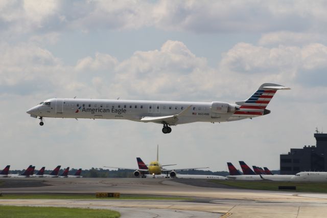 Canadair Regional Jet CRJ-900 (N604NN)