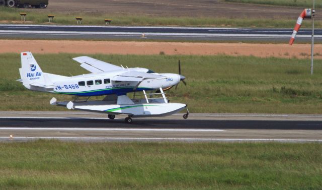 VN-B469 — - Hai Au Aviation, Cessna Grand Caravan landing at Hanoi International Airport.