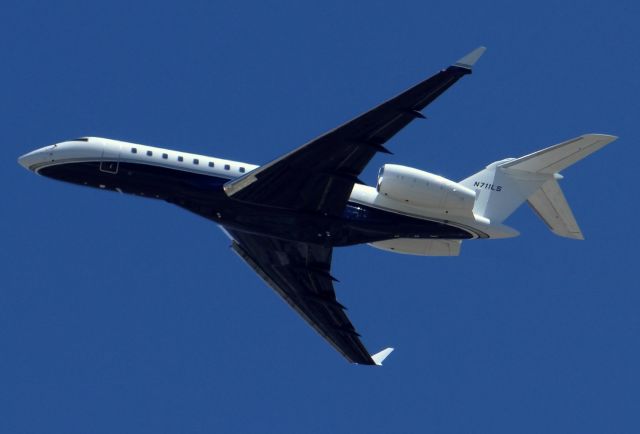 Bombardier Global Express (N711LS)