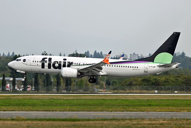 Boeing 737 MAX 8 (C-FLQO)