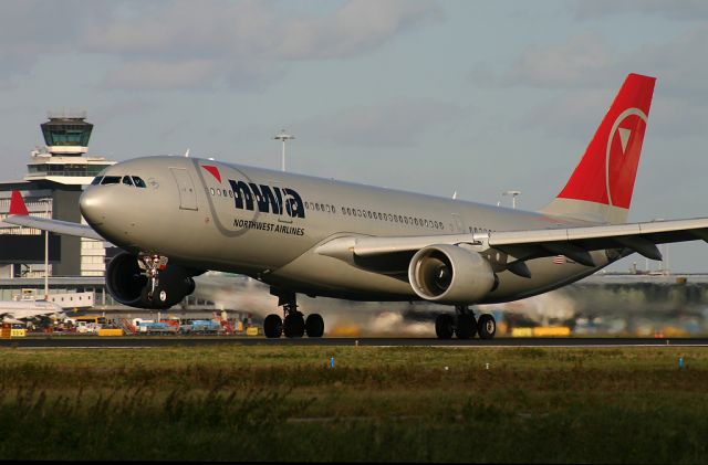 Airbus A330-200 (N856NW)