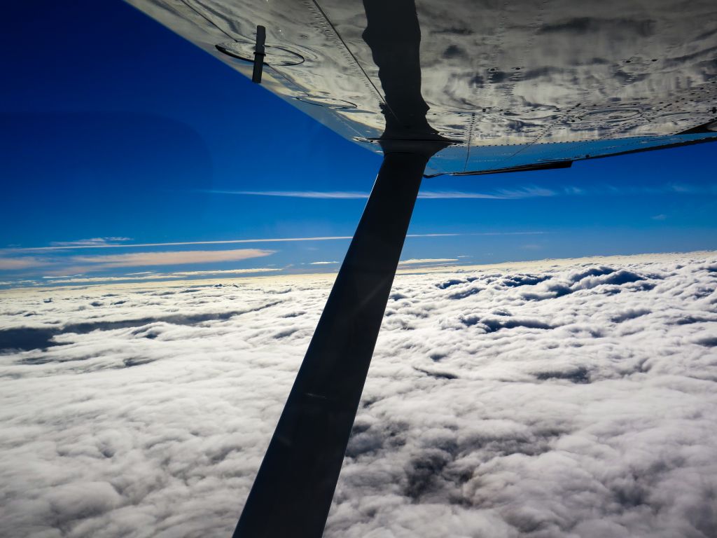 Cessna Skylane (N1967X) - VFR on top!