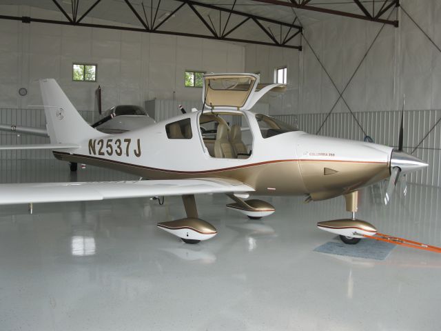Cessna 350 (N2537J)