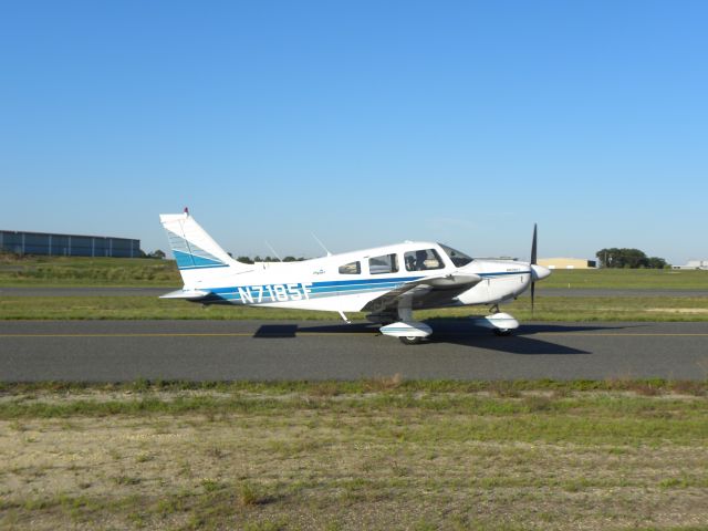 Piper Cherokee (N7185F) - N7185F taxiing at BLM.