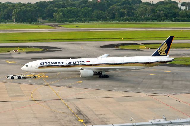 BOEING 777-300 (9V-SYI)