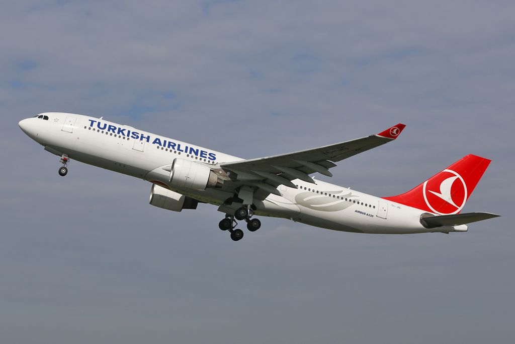 Airbus A330-200 (TC-JIS) - THY1994 to Istanbul