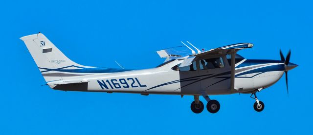 CESSNA T182 Turbo Skylane (N1692L) - N1692L 2007 Cessna T182T Turbo Skylane s/n T18208804 - North Las Vegas Airport  KVGTbr /Photo: TDelCorobr /October 14, 2022