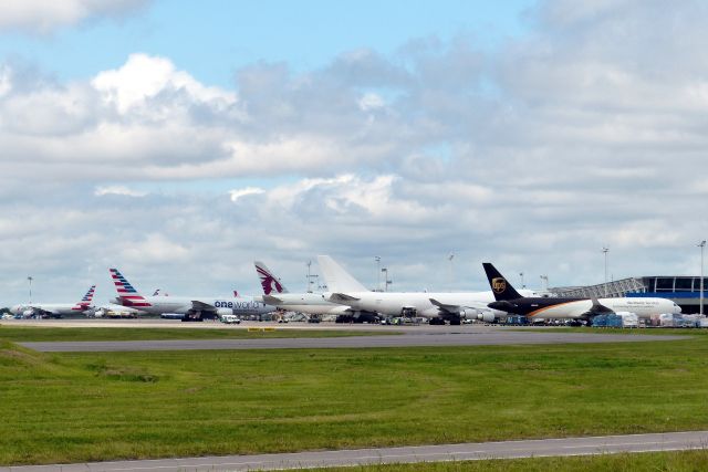 BOEING 767-300 (N354UP)