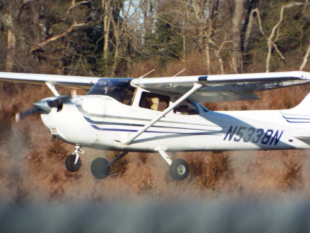 Cessna Skyhawk (N5338N) - VERY windy day, takeoff was..... scary even from the ground