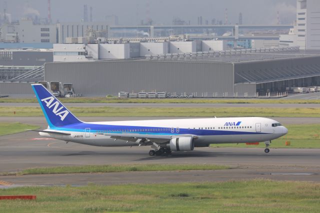 BOEING 767-300 (JA8579)