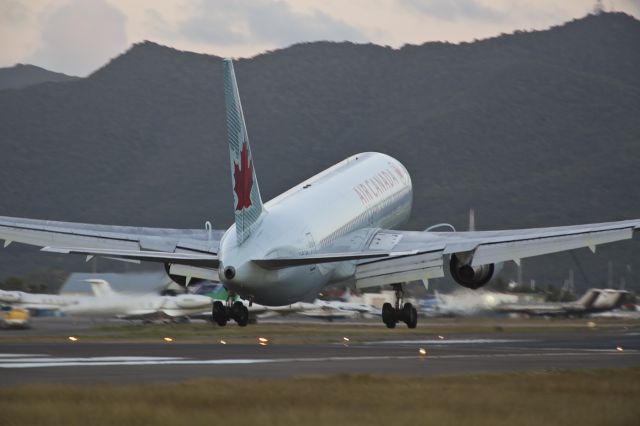 BOEING 767-300 (C-FCAB)