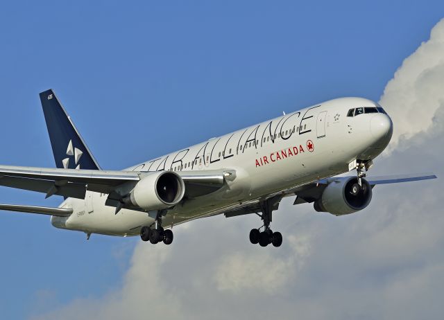 BOEING 767-300 (C-FMWY)