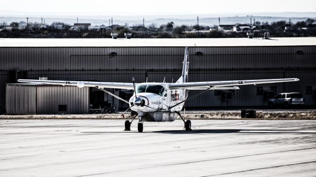 Cessna Caravan (N912FE)