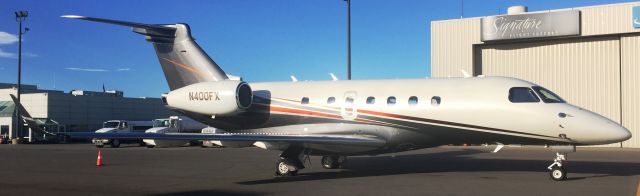 Embraer Phenom 300 (N400FX)