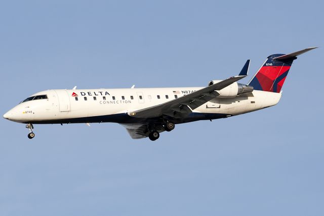 Canadair Regional Jet CRJ-200 (N8745B)